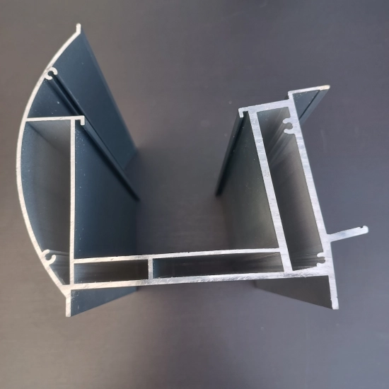 Wzmocniona konstrukcja aluminiowa - zadaszenie 7m